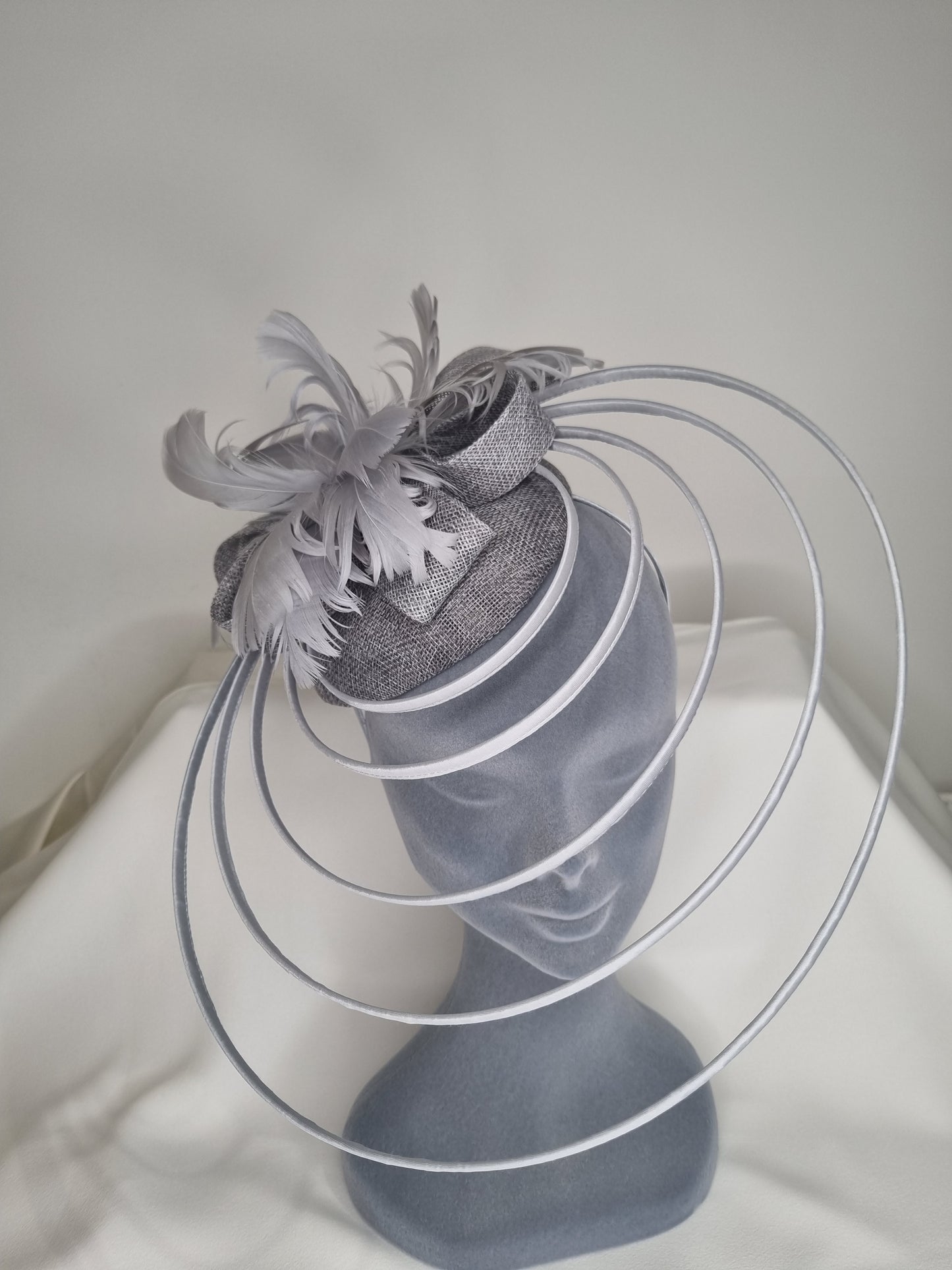 Grey fascinator D32