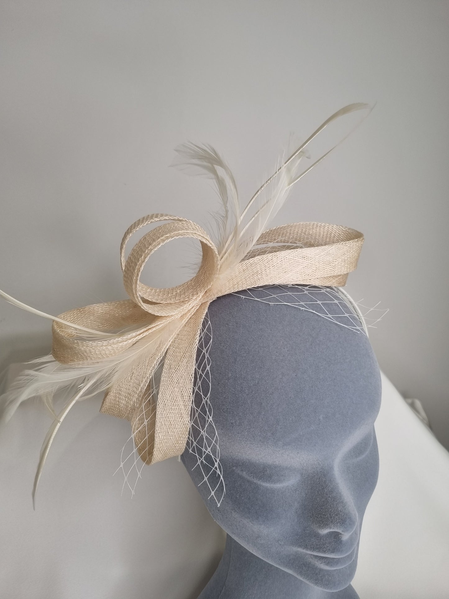 Cream Fascinator/Headpiece D33