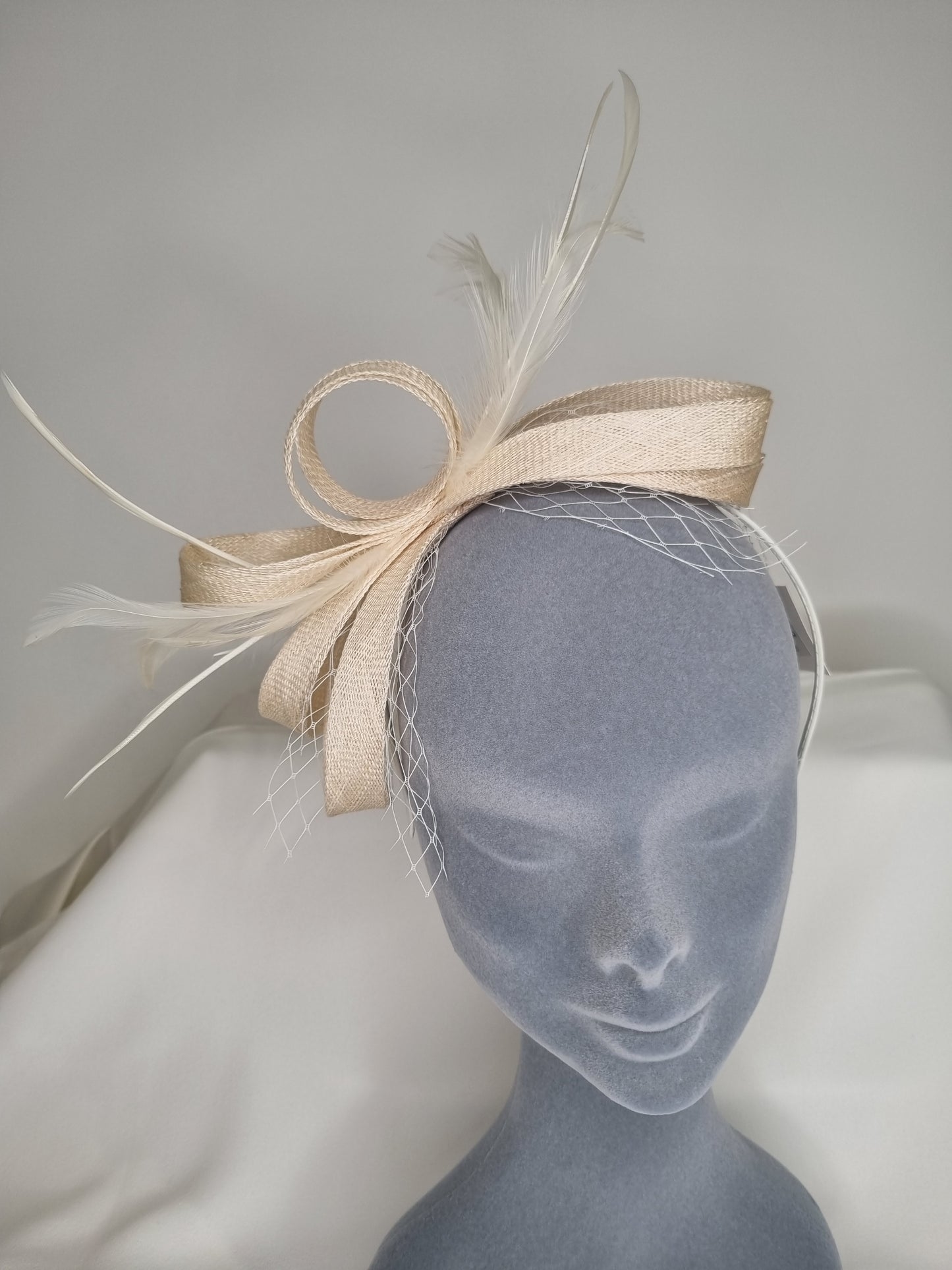 Cream Fascinator/Headpiece D33