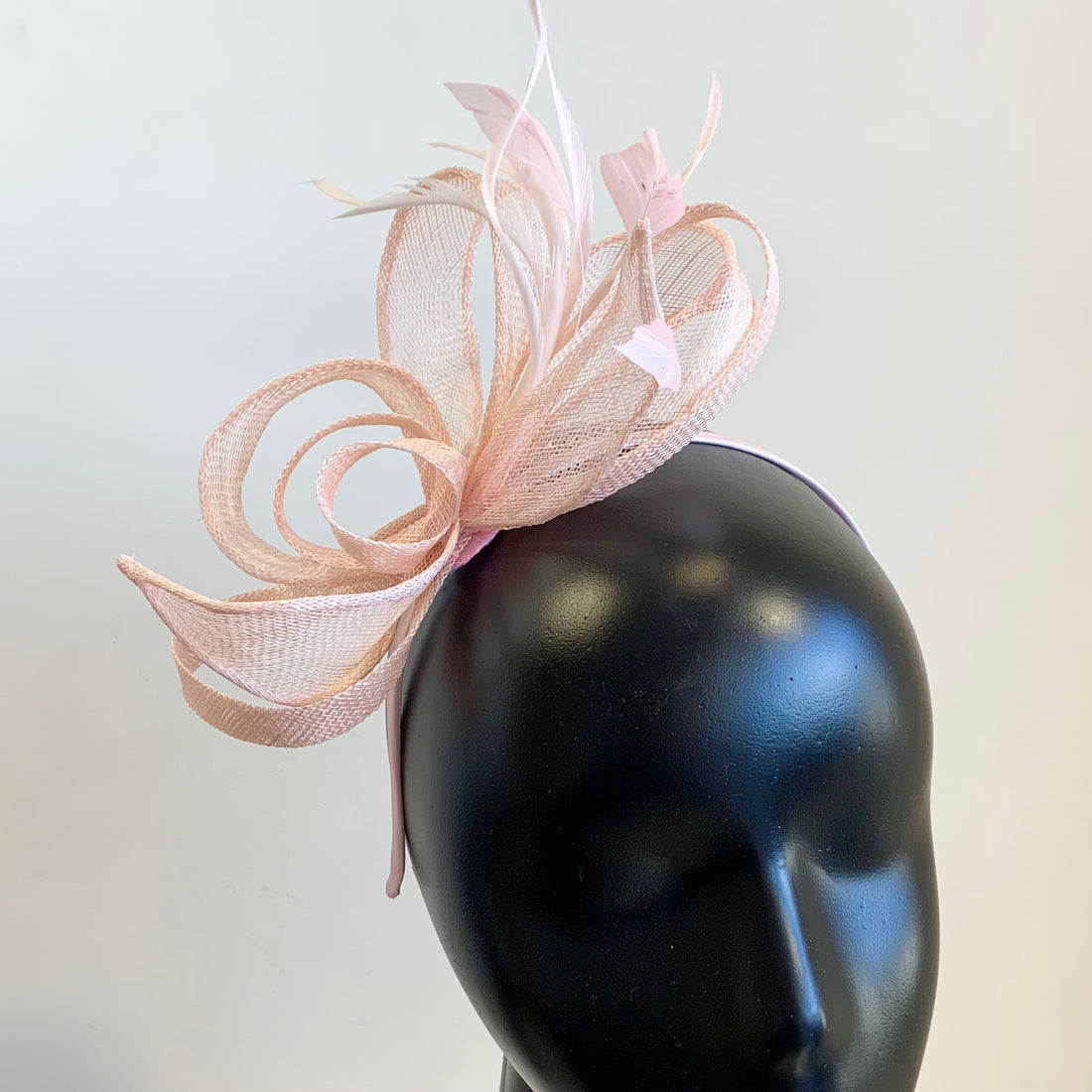 Light Blush Fascinator/Headpiece~D02