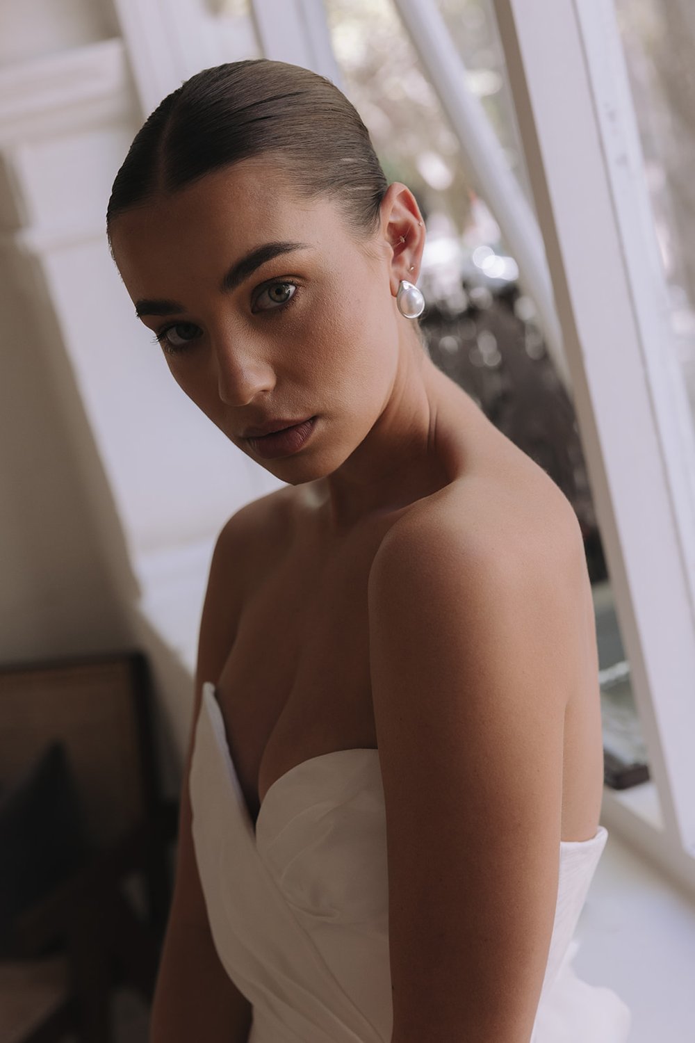 Jade Oi Wren 18K White Gold Pearl Stud Earrings