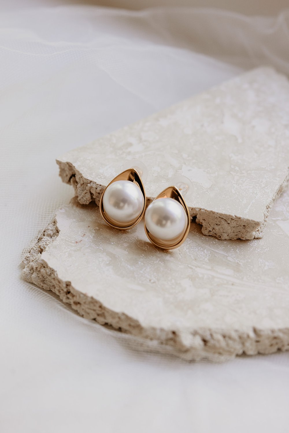 Jade Oi Wren Pearl Gold Tear Drop Bridal Stud Earrings