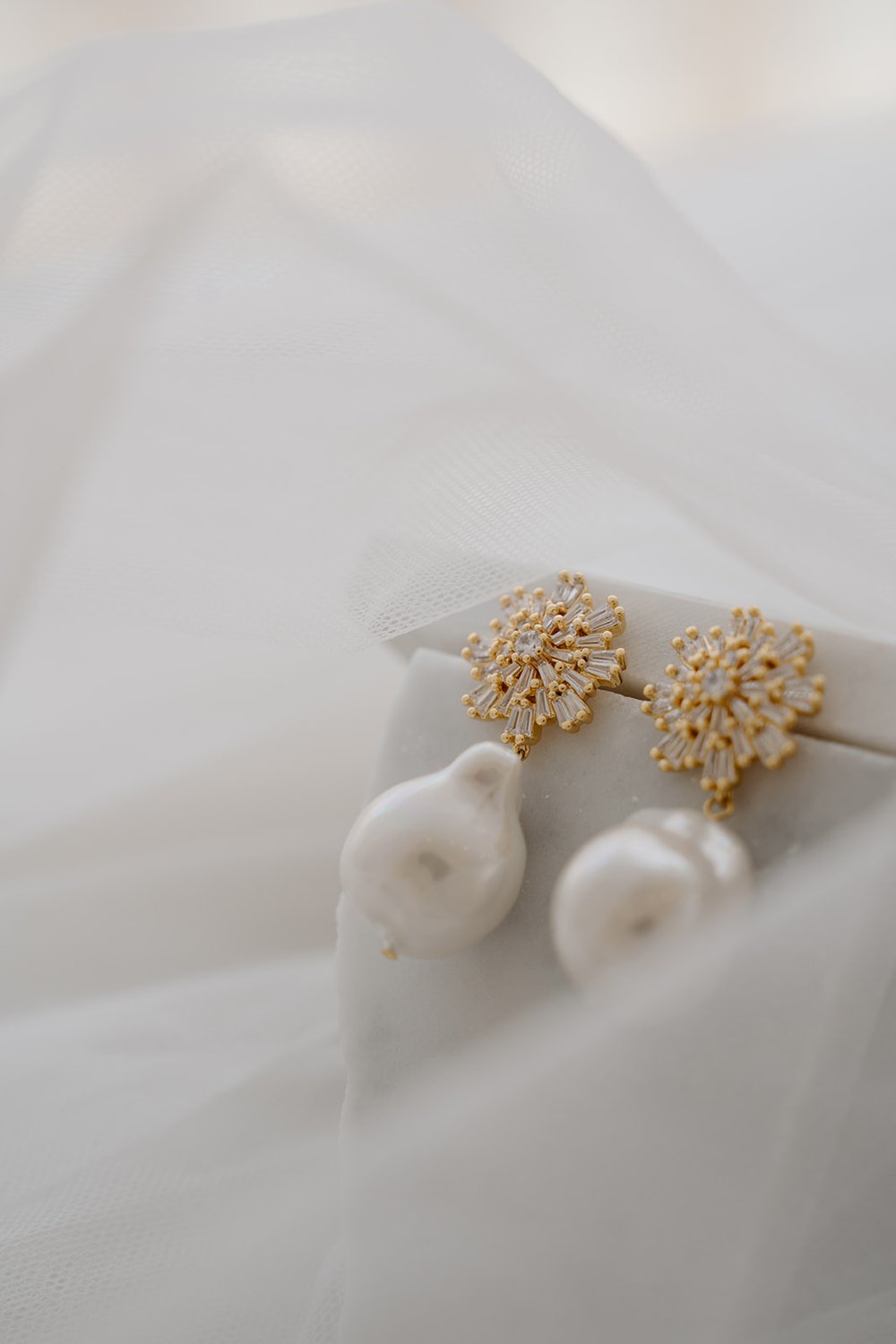 JADE OI MAGNOLIA GOLD | STARBURST GOLD BAROQUE PEARL DROP BRIDAL EARRINGS