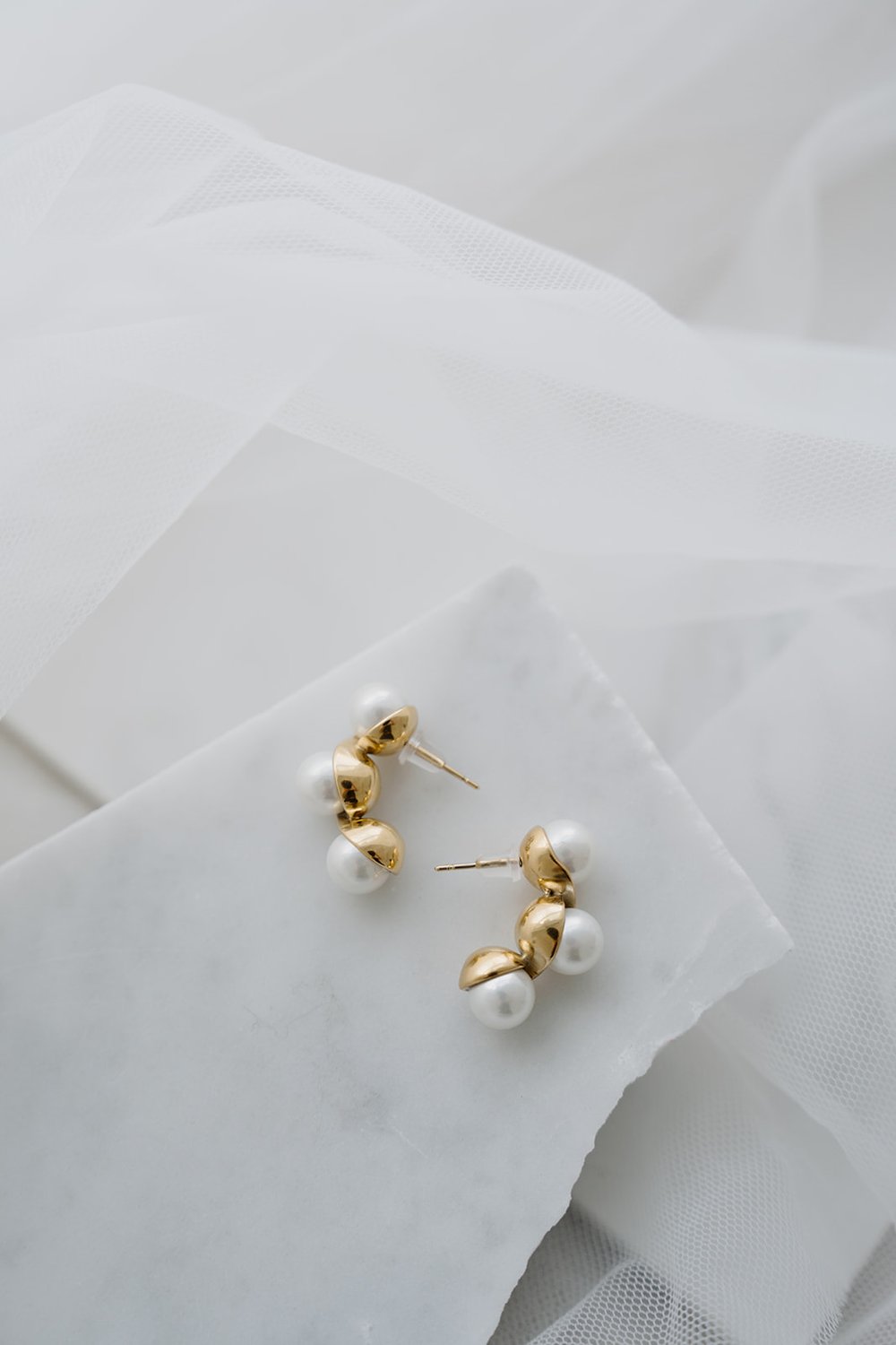 Jade Oi Luna Gold Curved Pearl Drop Bridal Earrings