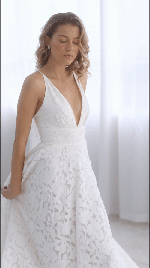 Jade Oi Brooks | 18K White Gold Crystal Chandelier Pearl Drop Bridal Earrings