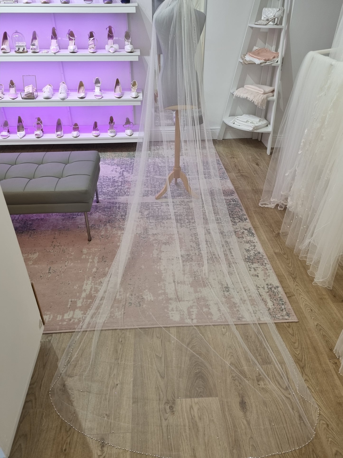 PBV-9055 300 B.Iv Pearl and Crystal Scatter Veil around edge and throughout