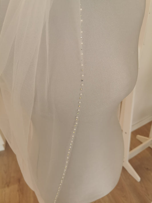 PBV9052-300 veil, pearl and crystal boarder