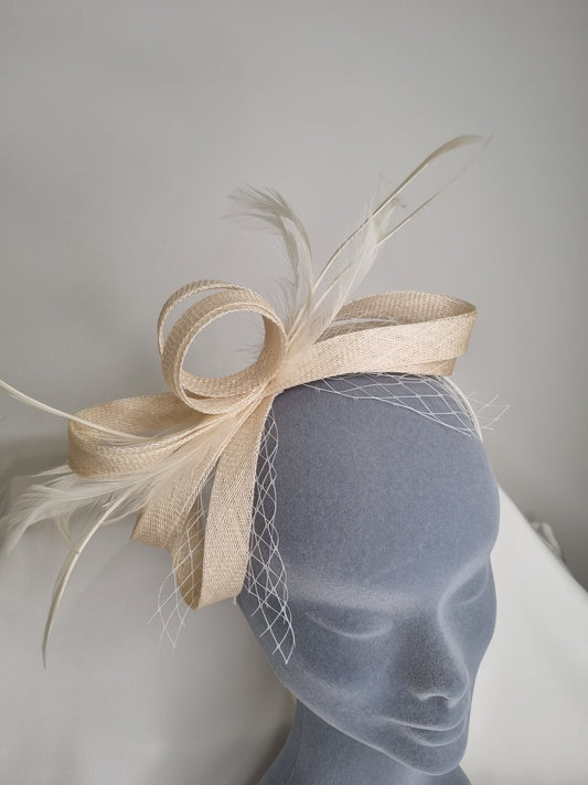 Cream Fascinator/Headpiece D33