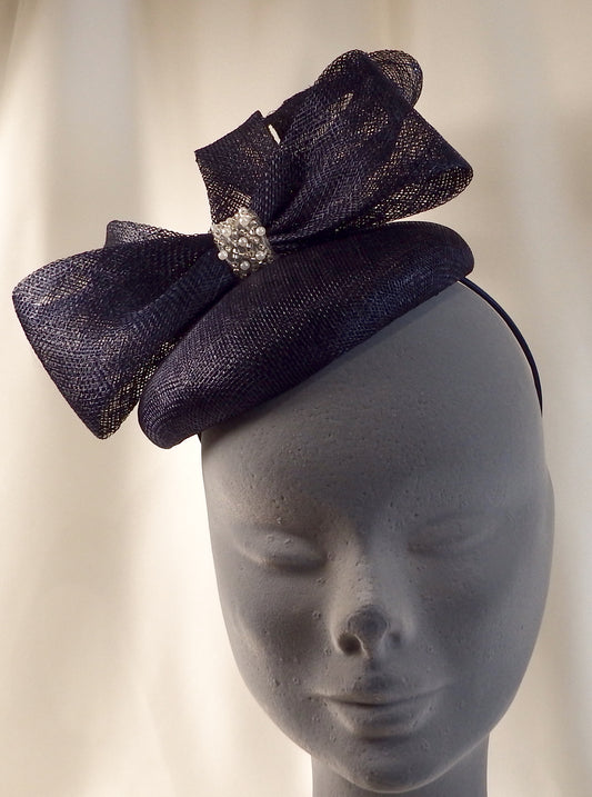 Navy Fascinator/Headpiece With Bow & Centre Pearl