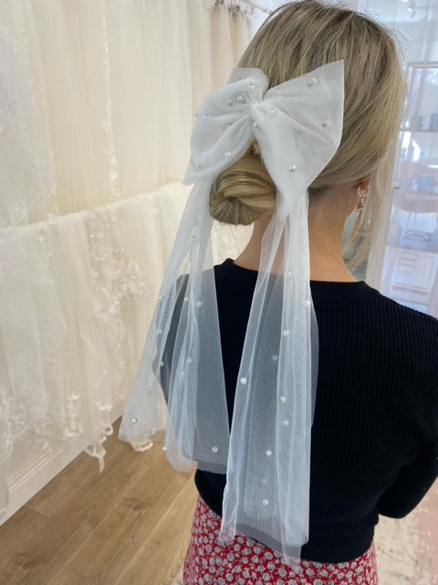 Perfect Bridal Pearl Bow Comb