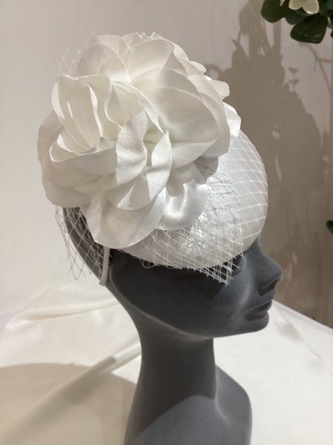 White Flower Fascinator/Headpiece-D23