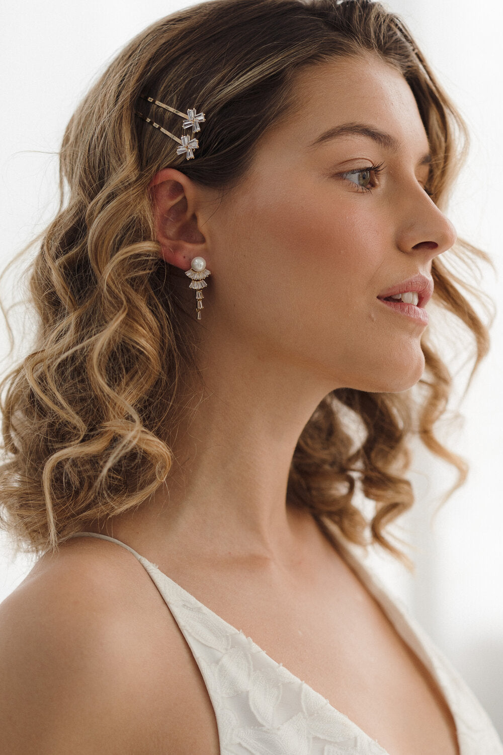 Jade Oi Brooks | 18K Gold Crystal Chandelier Pearl Drop Bridal Earrings
